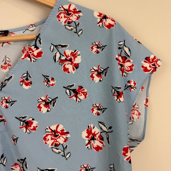 Women's Floral Hilary Radley Short-Sleeve Blouse, Size M - Picture 2 of 6